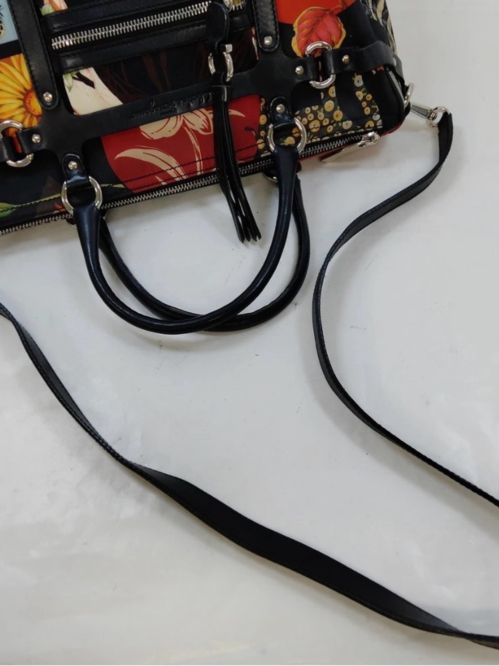 Salvatore Ferragamo Black Floral & Animal-Print Shoulder Bag Jungle Collection - Picture 6 of 9